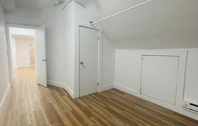 3 beds, 1 bath, 850 sqft, $3,400, Unit BASE