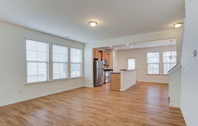 End unit Townhome near DT Raleigh
