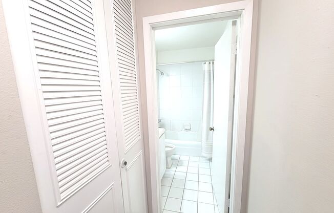 2 beds, 1 bath, $1,400, Unit 316