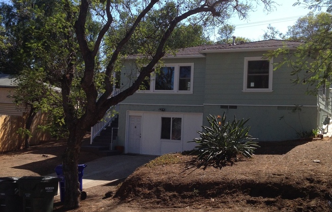 Beautiful 2bd/1ba Upstairs Duplex with a Huge Yard! All Utilities Included! Even Cable! Sorry NO PETS!!