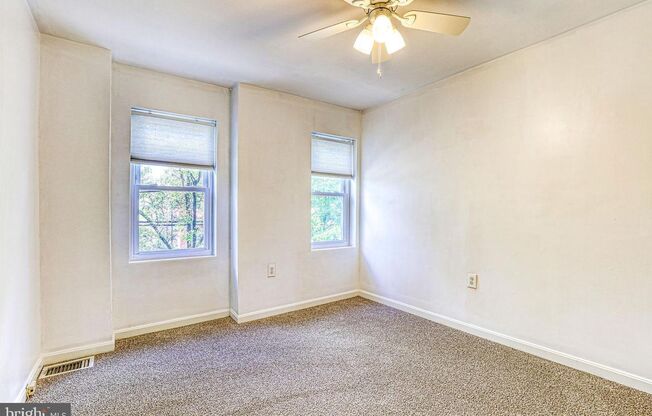 2 beds, 1 bath, $2,200