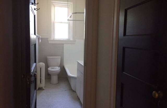 1 bed, 1 bath, 575 sqft, $1,575, Unit E2