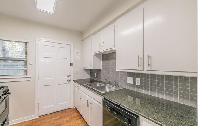 2 beds, 1 bath, $1,550