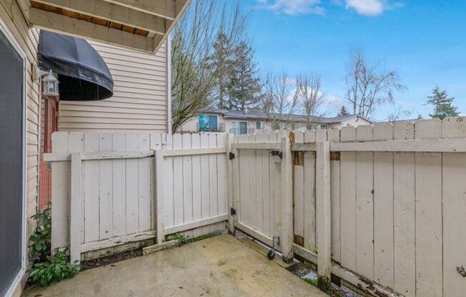 1 bed, 1 bath, 547 sqft, $1,300, Unit 8