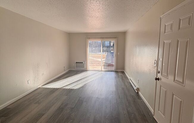 1 bed, 1 bath, 750 sqft, $815, Unit 5925-004