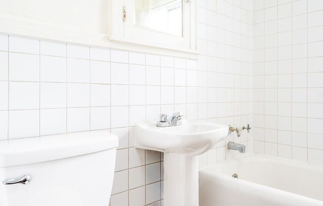 Studio, 1 bath, 450 sqft, $915, Unit 18-104