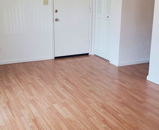 2 beds, 1 bath, 900 sqft, $945, Unit 05224-4