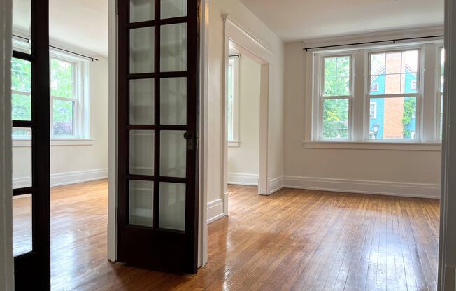 2 beds, 1 bath, $1,300, Unit 1A