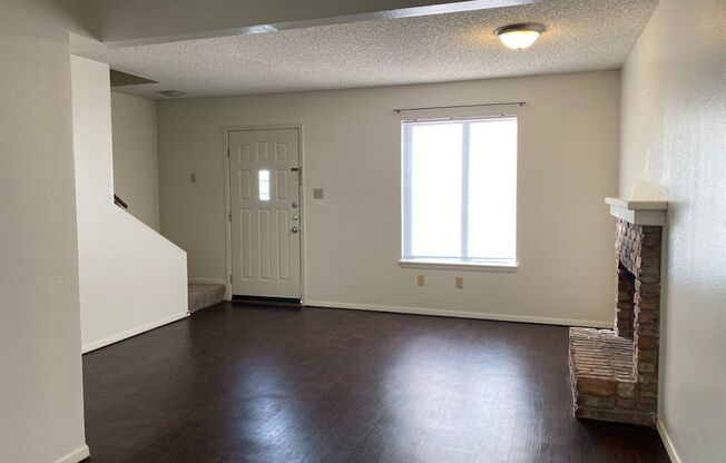 1 bed, 1 bath, 895 sqft, $1,095, Unit Unit 102