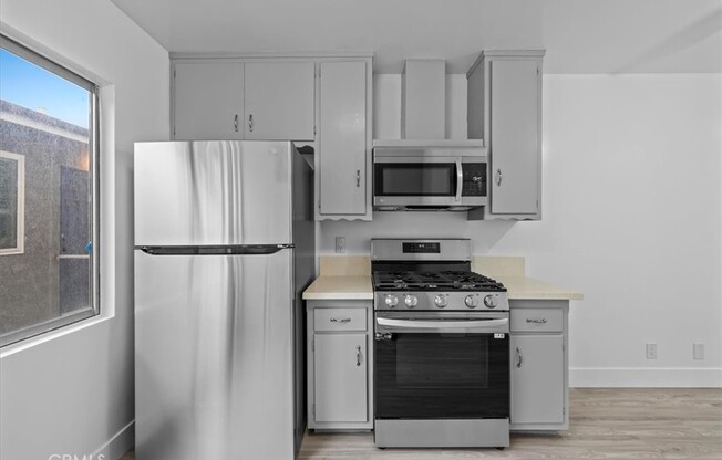 2 beds, 1 bath, 864 sqft, $2,575, Unit 2