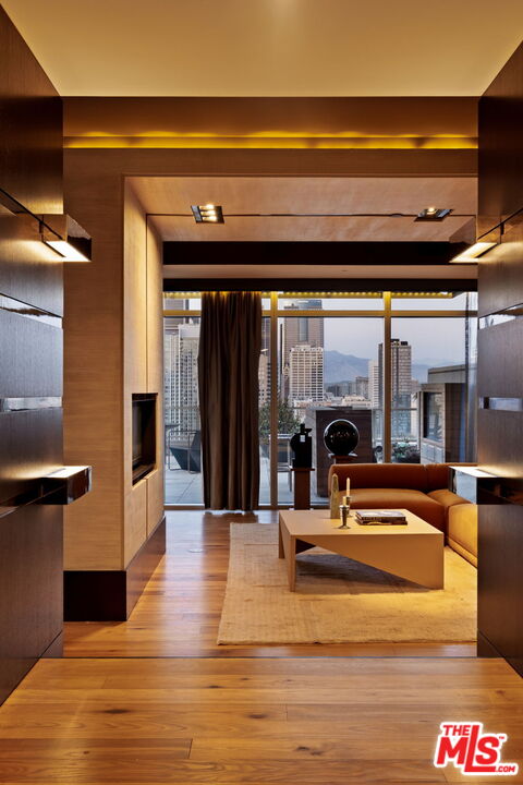 3 beds, 4 baths, 3,670 sqft, $15,000, Unit 2204