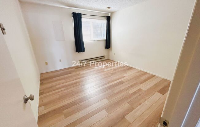 1BD City Apt - Fantastic View + Garage Parking