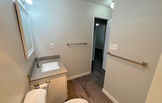 3 beds, 1 bath, 850 sqft, $1,467, Unit B-9