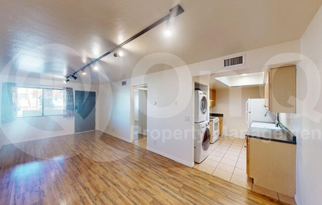 1 bed, 1 bath, 560 sqft, $949, Unit 232