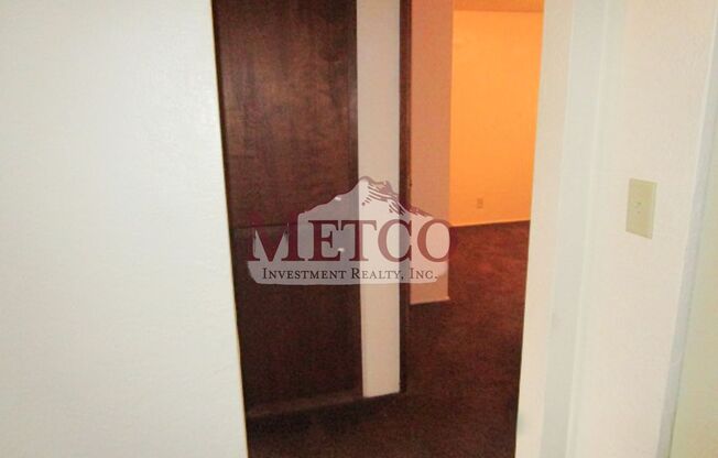 2 beds, 1 bath, 924 sqft, $1,495, Unit 740