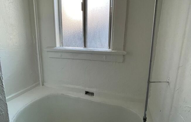 Studio, 1 bath, 300 sqft, $1,595, Unit 12