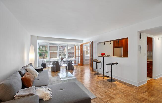155 E 38 ST