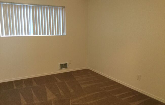 2 beds, 1 bath, 900 sqft, $1,500, Unit 5