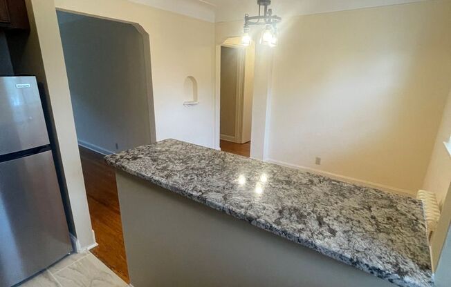 2 beds, 1 bath, 753 sqft, $1,409, Unit 208