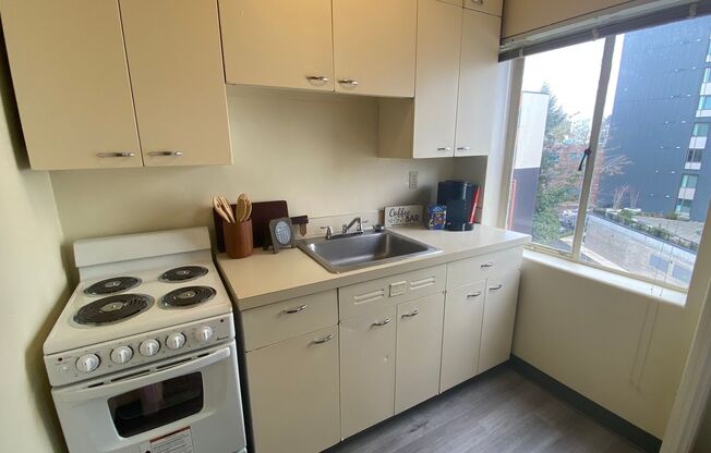 Studio, 1 bath, 348 sqft, $1,197, Unit 506B