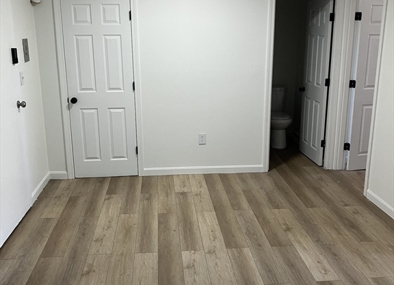 1 bed, 1 bath, 700 sqft, $1,950, Unit 25