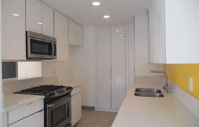 2 beds, 1 bath, 900 sqft, $3,115, Unit C203