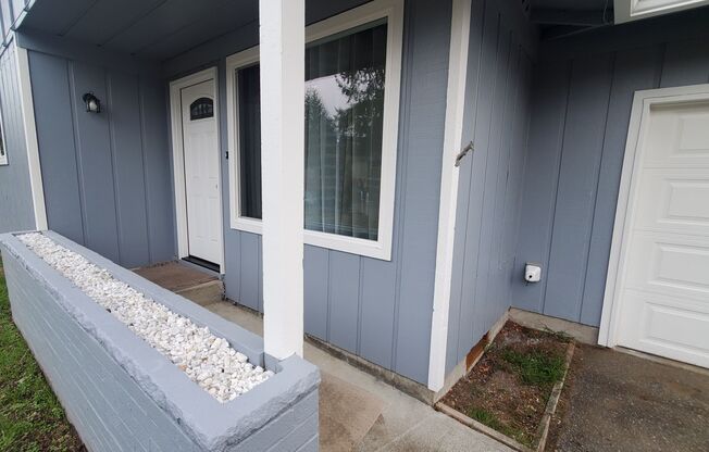 JUST REMODELED!! EVERYTHING BRAND NEW INSIDE THIS 3 BEDROOM, 1 BATH!!