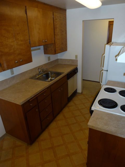 2 beds, 1 bath, 860 sqft, $2,095