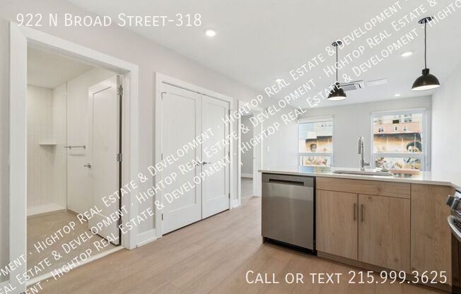 922 N BROAD ST