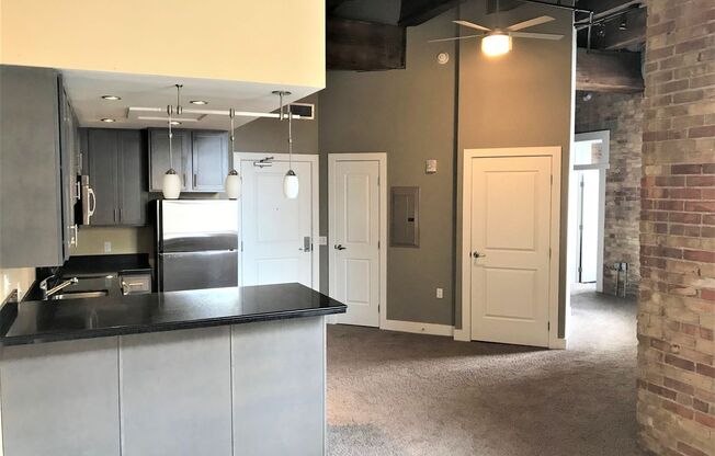 Studio, 1 bath, 806 sqft, $1,125, Unit 501