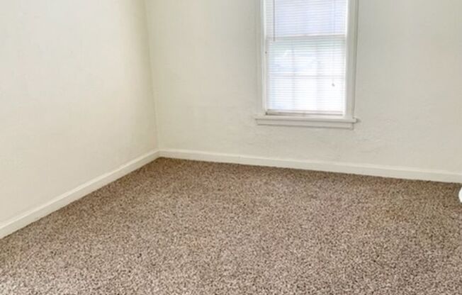 1 bed, 1 bath, 750 sqft, $800, Unit APT 3