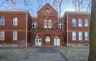 Studio, 1 bath, $899, Unit 3819 Jones St #206