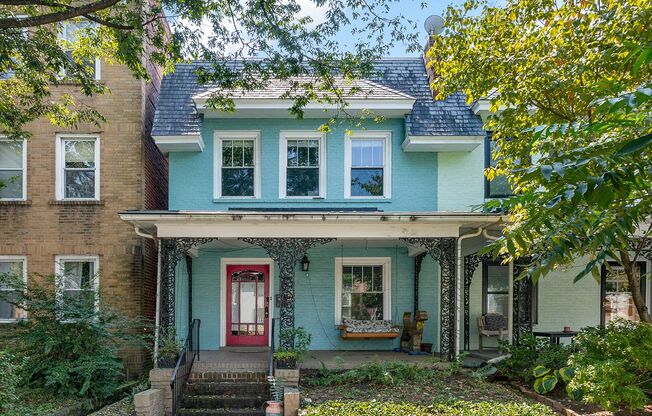 Charming Renovated Row House in the Museum District – 3307 Grove Avenue