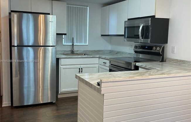 5650 W 26th Ct Apt 202