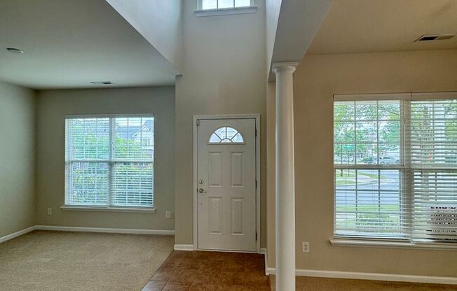 Spacious 4BR/2.5 BA Townhouse in the University Area