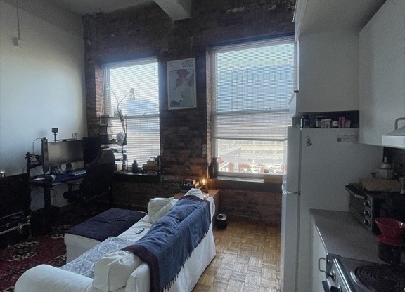 Studio, 1 bath, 320 sqft, $2,200, Unit 301
