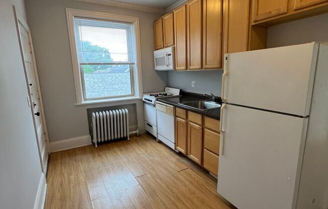 Beautiful Vintage Apartments Near NorthShore Evanston Hospital