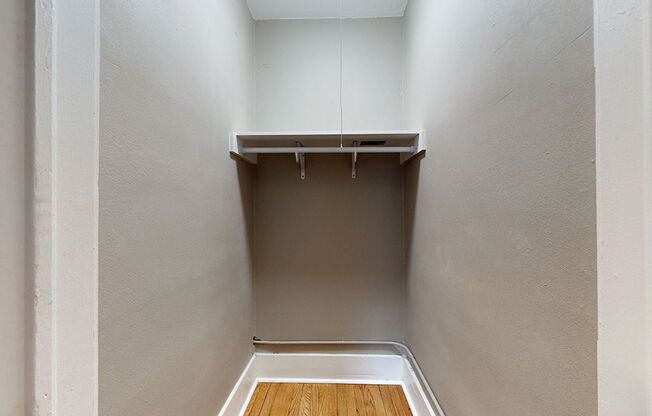 Studio, 1 bath, 290 sqft, $999, Unit 14