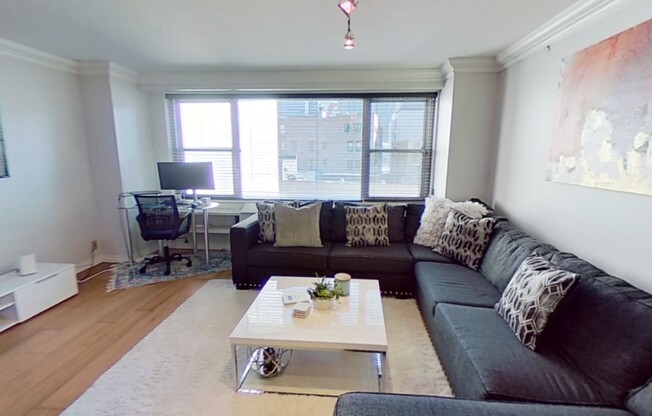 1 bed, 1 bath, 740 sqft, $3,400, Unit 10R