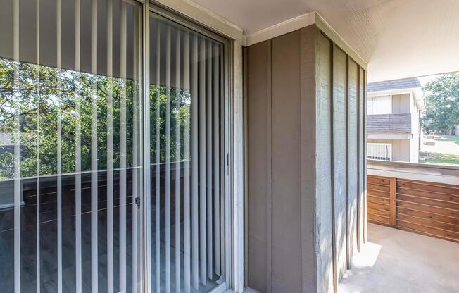 2 beds, 2 baths, 905 sqft, $1,405