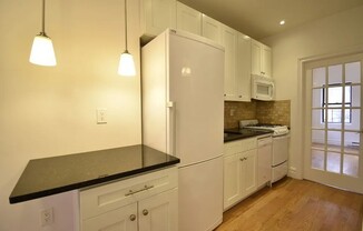 888 10 AVE