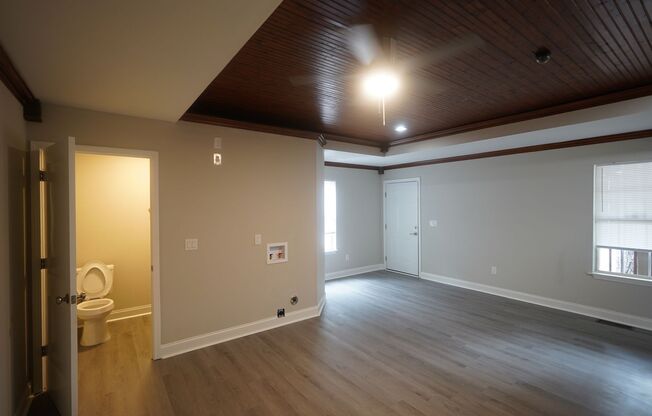 1 bed, 1 bath, $875, Unit 700