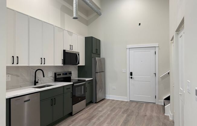 1 bed, 1.5 baths, 689 sqft, $3,395, Unit 204