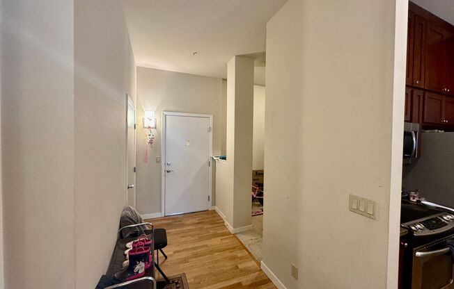 Modern Comfort Meets Prime Convenience in the Heart of Redmond’s Overlake (Reduced rent until May 1st)