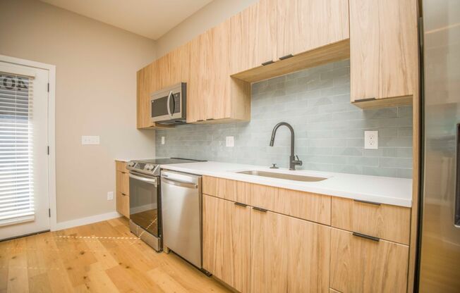 1 bed, 1.5 baths, $2,400