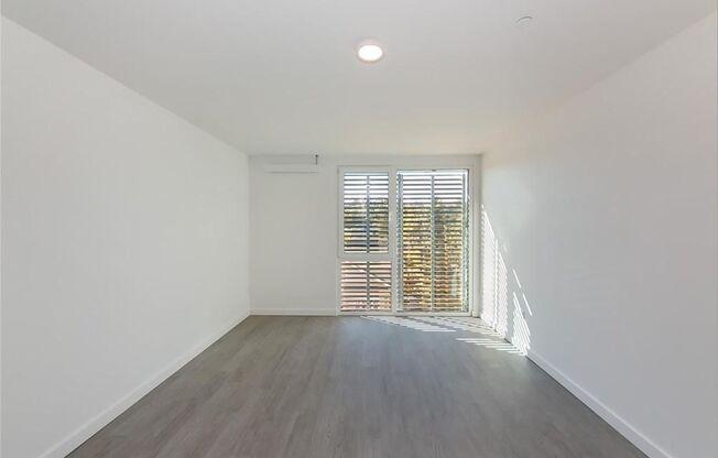 Studio, 1 bath, 300 sqft, $1,395, Unit 204