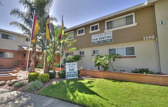 Leasing Office Exterior at Ranchero Plaza, California