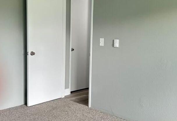 3 beds, 1 bath, 945 sqft, $1,600, Unit 1326 L1