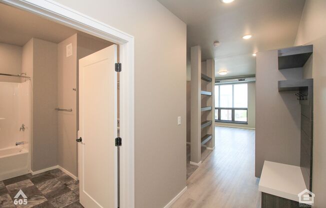 Studio, 1 bath, 558 sqft, $925, Unit 5521-5326