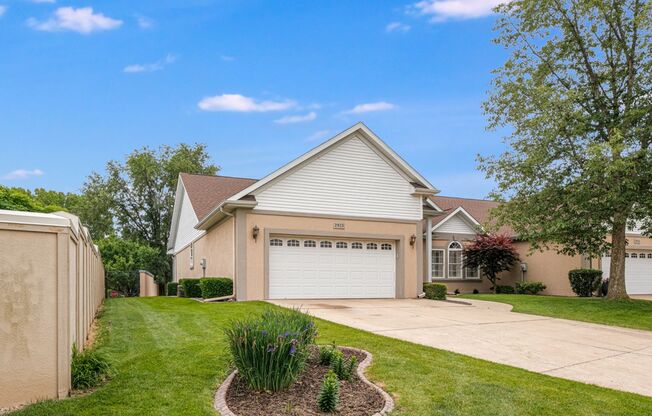 NEW LISTING-3 bedroom, 3 bathroom condo FOR RENT AUGUST 1st, 2025